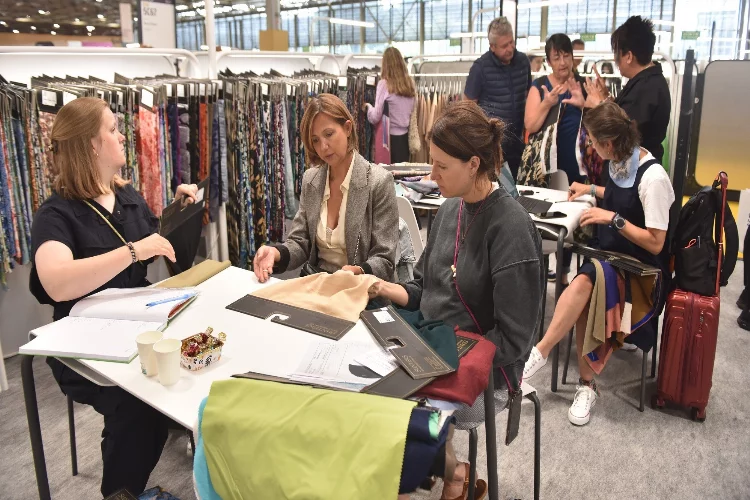 Tekstilciler ihracat için Fransa’da