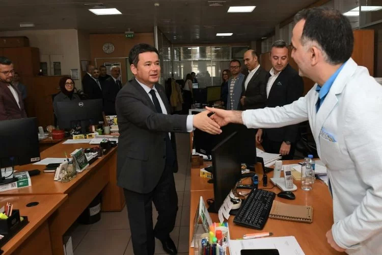 Başkan Aydın, mesaiye personeli ziyaret ederek başladı