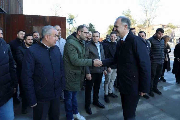 Başkanı Alper Taban çiçeklerle karşılandı