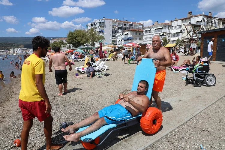 Bursa’da engelli vatandaşlar için ‘Engelsiz Plaj’ hizmete açıldı