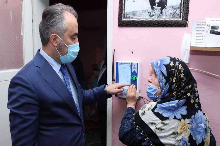 Bursa’da kimsesiz ve yaşlı hastalara "Gönül Bağı" ile teknolojik online takip