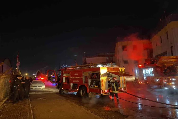 Bursa’da korkutan yangın 5 saat sonra kontrol altına alındı