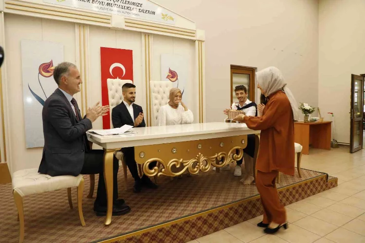 Bursa’da nikah masasında doğum günü sürprizi