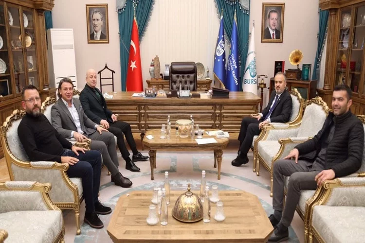 Bursaspor Kulübü, Başkan Alinur Aktaş’ı ziyaret etti