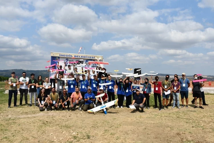 İnegöl’de drone ve kâğıt uçak yarışması