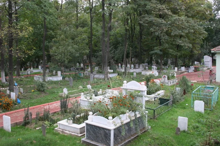 İnegöl’de yetki belgesi almayan mezarlıklarda işlem yapamayacak