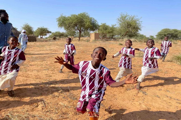İnegölspor’dan Sudanlı çocuklara jest